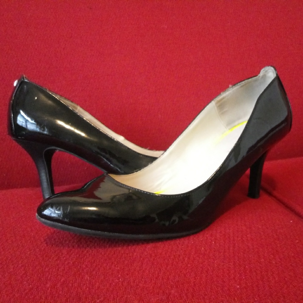 ETIENNE AIGNER patent heel